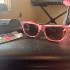 Ray-Ban Wayfarer - Light Pink Matte